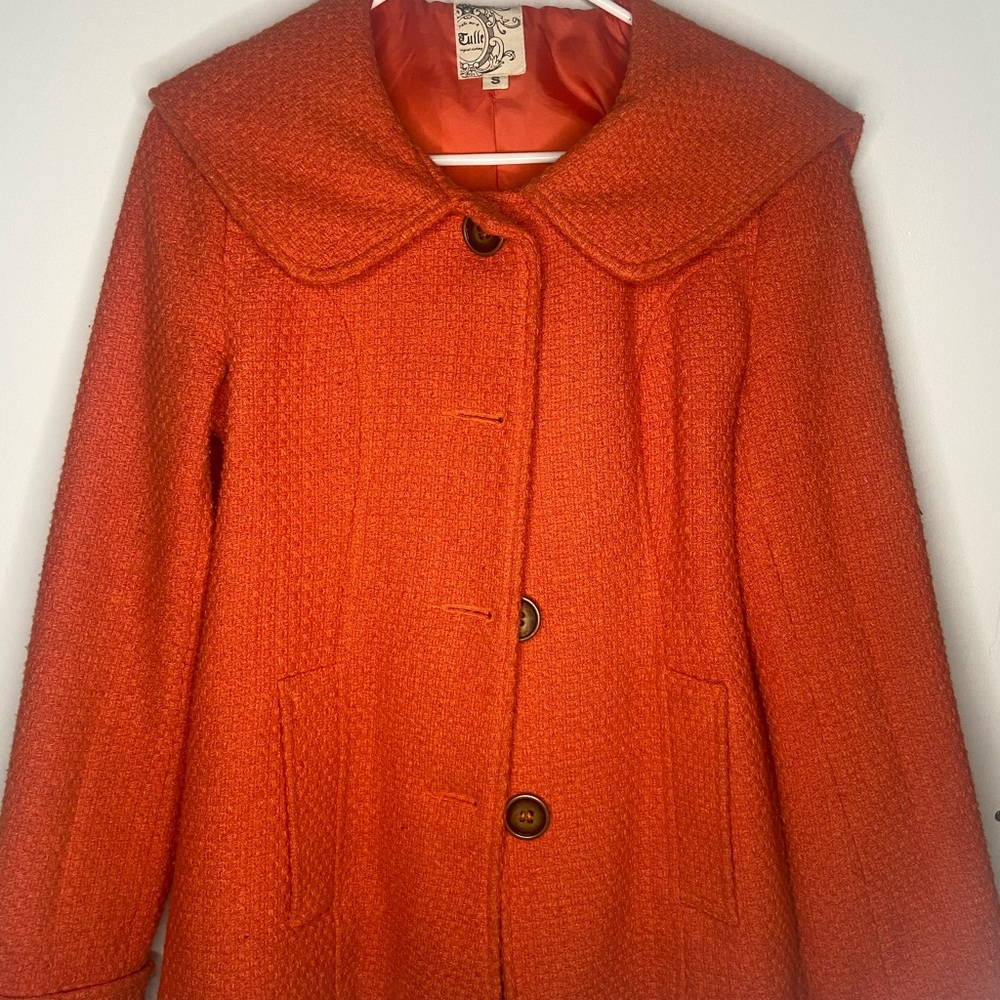 Eulle Orange coat.
